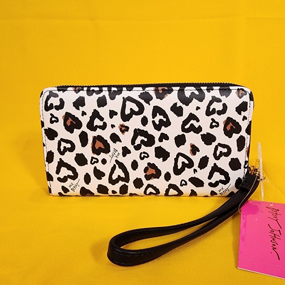Betsey Johnson Leopard Heart White Black Wallet Wristlet Zip Around NEW - Picture 4 of 12